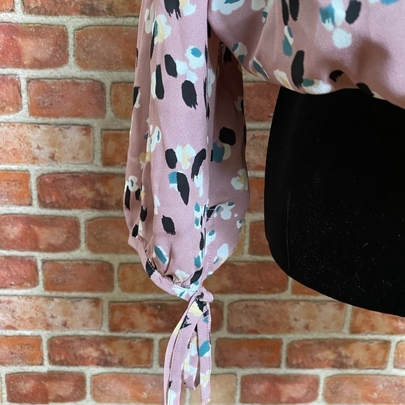 Ladies size Small top, Light material for all occasions! - Picture 3 of 7